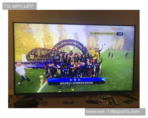 足球迷的热情与执着探索足球世界的无限魅力与精彩瞬间 足球迷的热情与执着探索足球世界的无限魅力与精彩瞬间